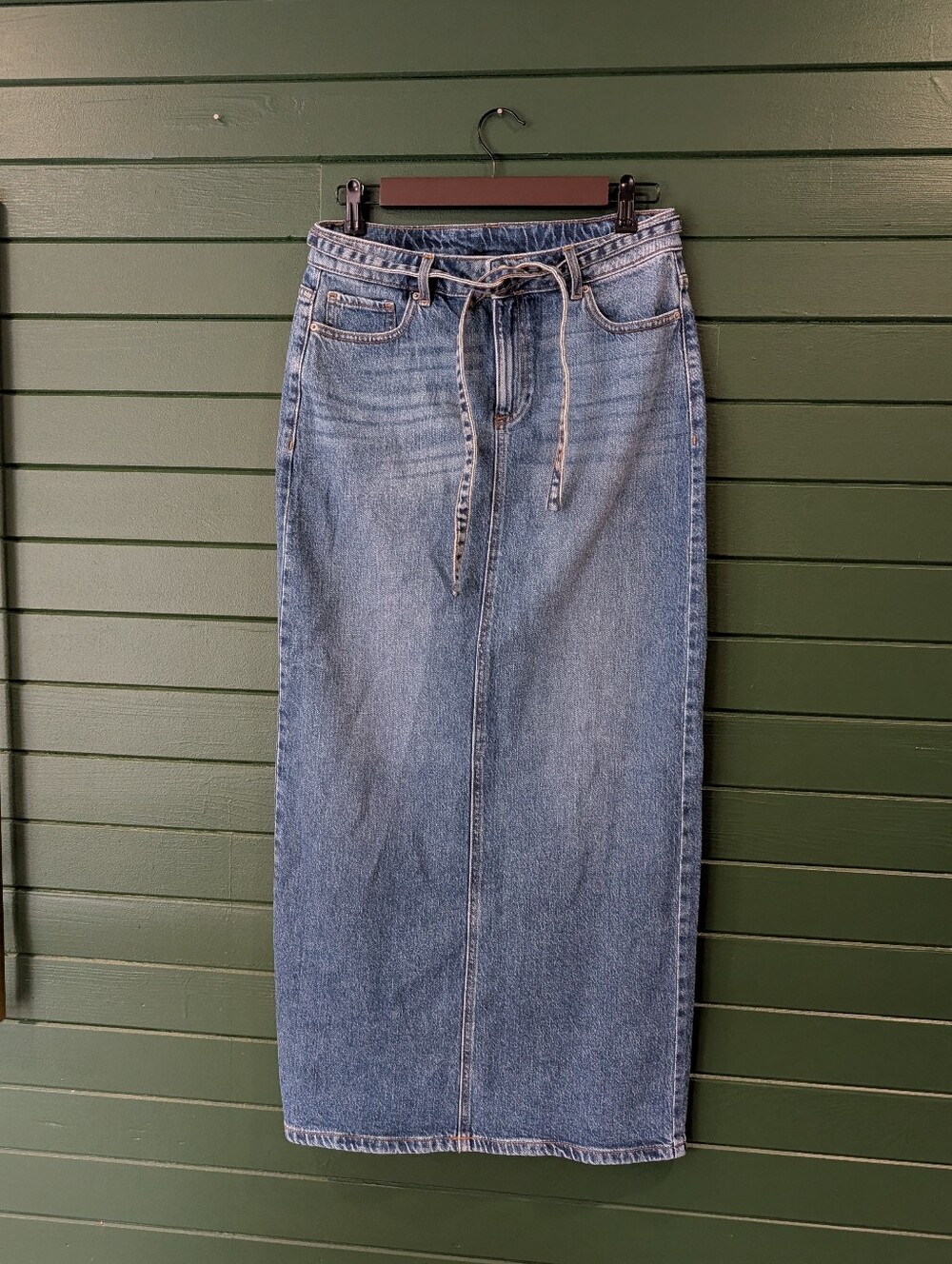 RW&CO. BNWT Medium Blue Denim Skirt